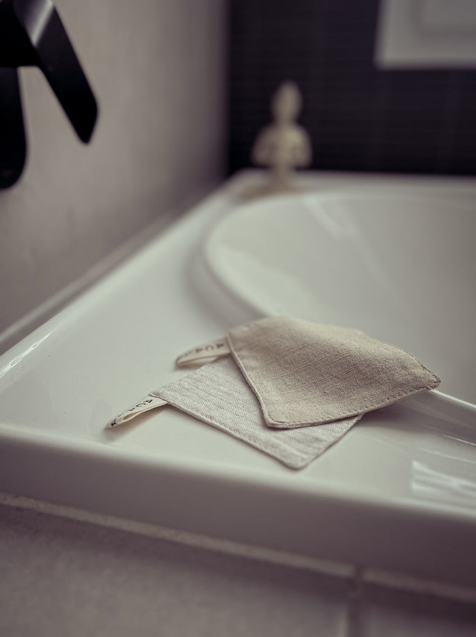 2-sided Lotus Silk Exfoliator & Cleansing Cloth – SMALL